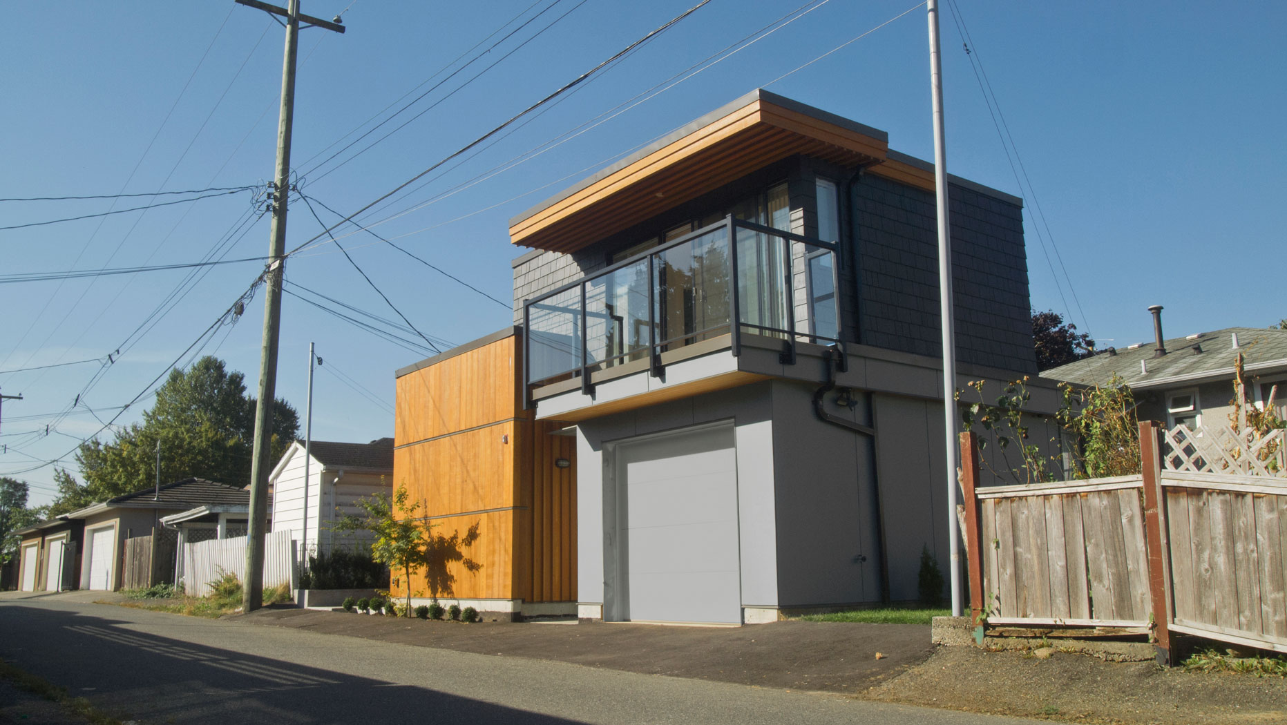 renfrew-exteriorlane3
