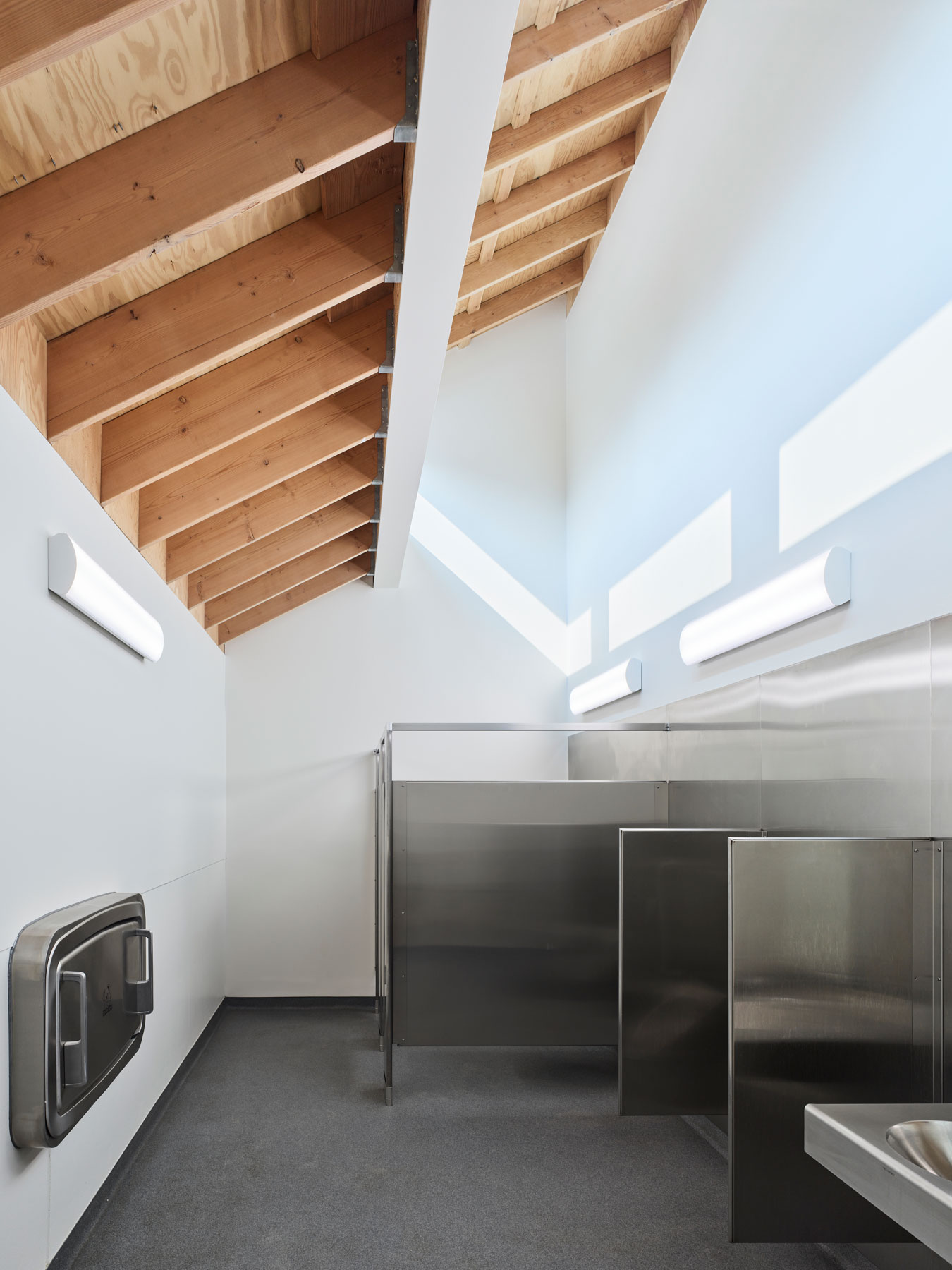 DER-MensWashroom-ALP0040-web-1350×1800